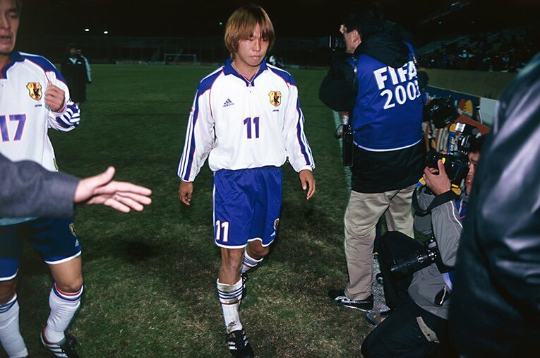 2001年ワールドユースでグループリーグ敗退が決まり、涙を流す佐藤寿人。黄金世代と比較されることが多かった ／ photograph by Kazuya Gondo/AFLO SPORT