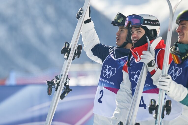 レジェンドのキングズベリー（中）とは独身時代から交流がある　©Nanae Suzuki/JMPA