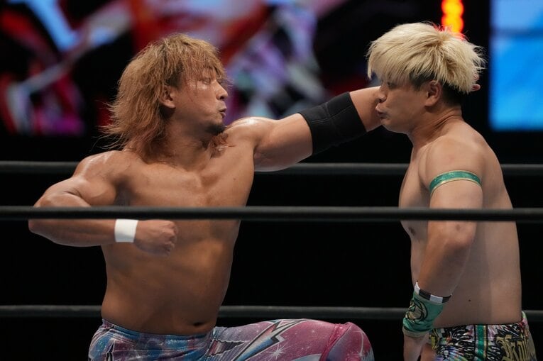 清宮海斗にエルボーを放つ海野翔太