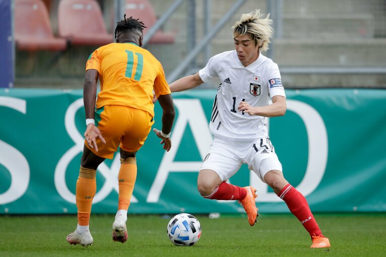 右サイドで縦への推進力を発揮した伊東純也　©︎Getty Images