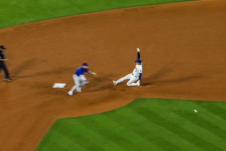 盗塁を成功させる大谷翔平　現地最新ショット　©Nanae Suzuki