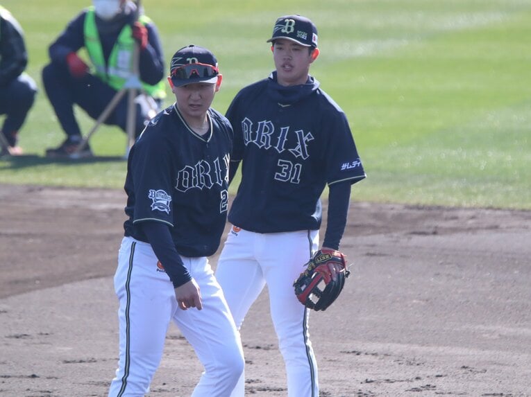 太田涼と紅林　©Kou Hiroo