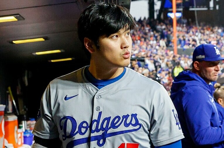 走塁で驚異的な進化を見せた2024年の大谷翔平。そんな彼がロバーツ監督から唯一苦言を呈された“ミス”の後日談とは ／ photograph by Sarah Stier/Getty Images