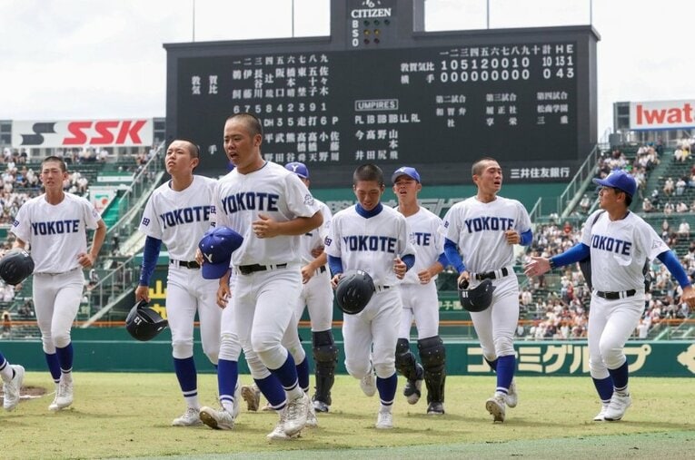 57年ぶりに甲子園出場を果たした横手（秋田）。現場はドタバタだったようで… ／ photograph by JIJI PRESS