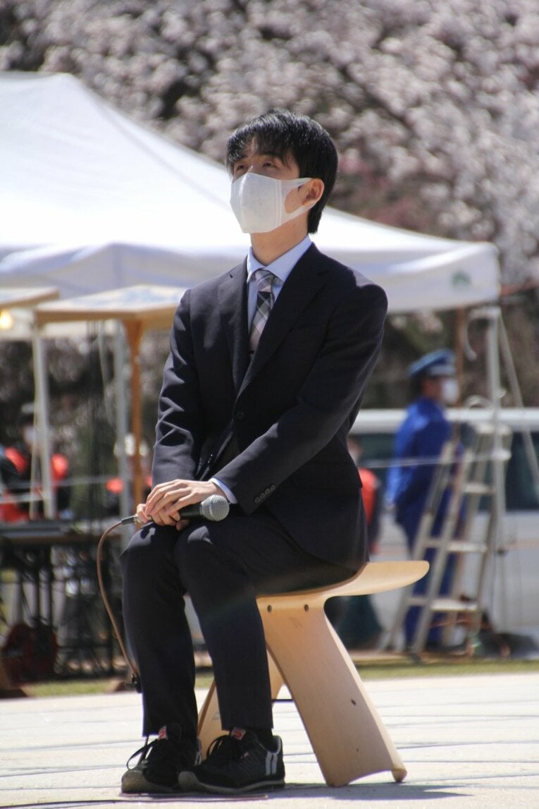 藤井聡太竜王「大変参考になったで“ござる”」初出演した《人間将棋》を現地取材… 観る将マンガ家が超楽しんで描いてみた(21)