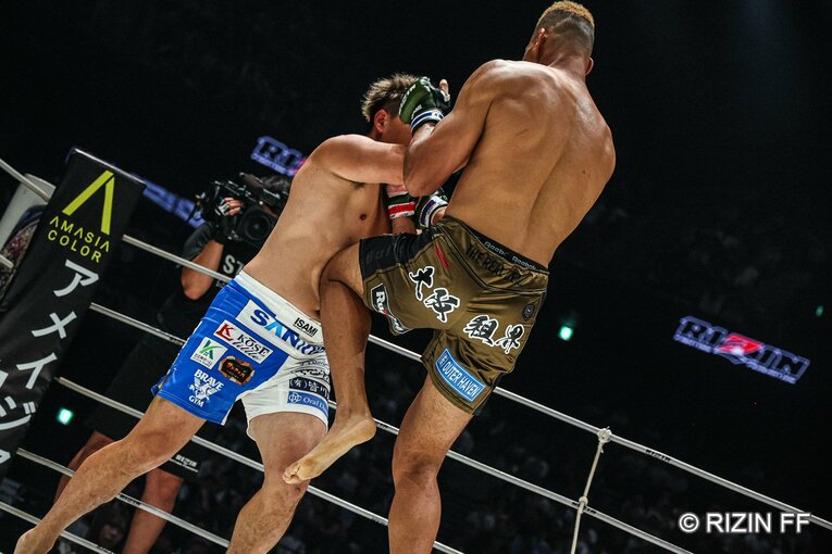 『RIZIN.54』エドポロキングvs.上田幹雄　©RIZIN FF