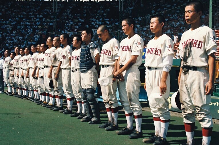1985年に続いて1994年も夏の甲子園に出場した品田郁夫監督率いる八戸高。30年以上、「普通の公立進学校」を率いて名伯楽が感じた想いとは？ ／ photograph by Asahi Shimbun