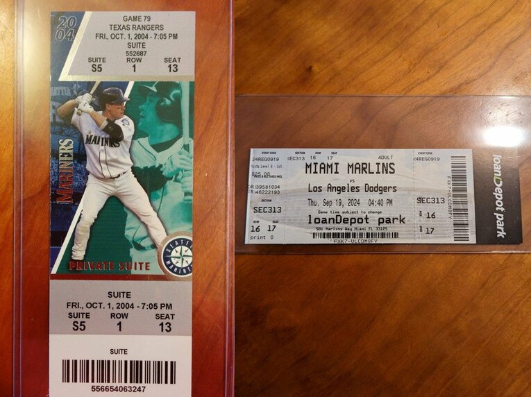 イチロー2004年シーズン最多安打更新試合チケット（左）と2024年大谷翔平50-50達成試合チケット（右）。チケット番号は「16」（WBC背番号）、「17」（現背番号）とコレクターとしてささやかなこだわりが ©Aki