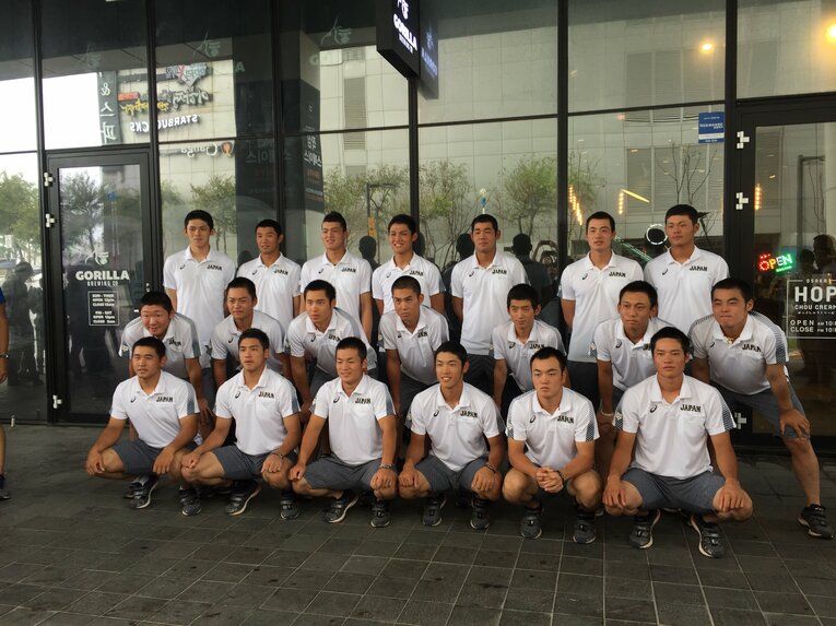 佐々木、奥川（上段左）らとともに「WBSC U-18ベースボールワールドカップ」に出場した宮城（前列左）©Noriko Yonemushi