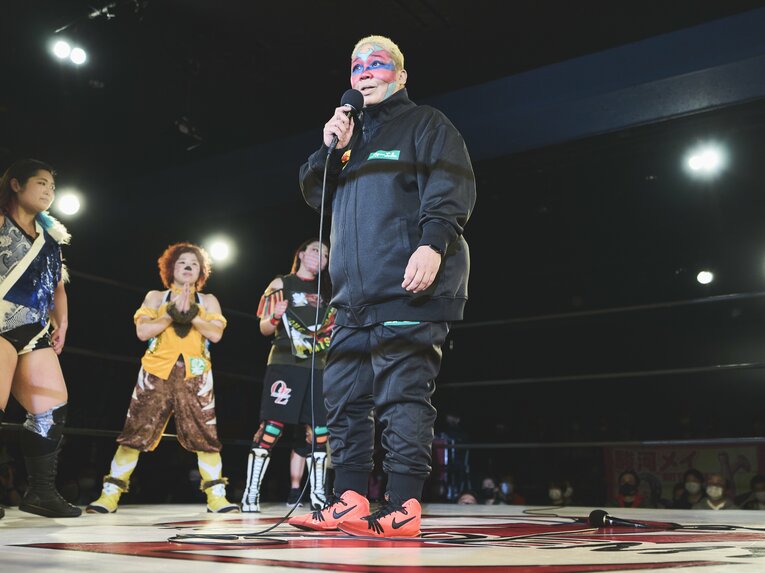 リング上で4.3後楽園大会での復帰を宣言したアジャコング