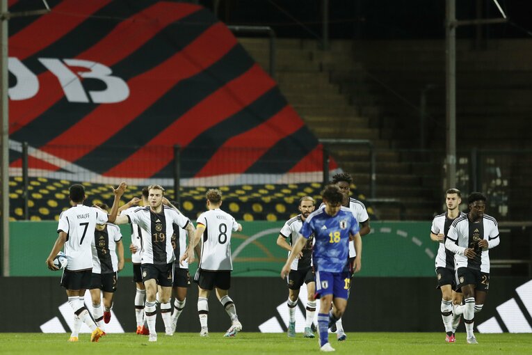 「CLやELに出ているドイツ有望株のフィジカルに負けず…」パリ世代日本代表を撮って感じた“肉体とハートの充実ぶり”(33)