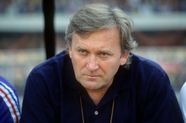 1990年のイタリアW杯でユーゴスラビアを率いて準々決勝に進出。マラドーナを擁するアルゼンチンにPK戦で敗れた。オシムはこの時49歳 ／ photograph by AFLO