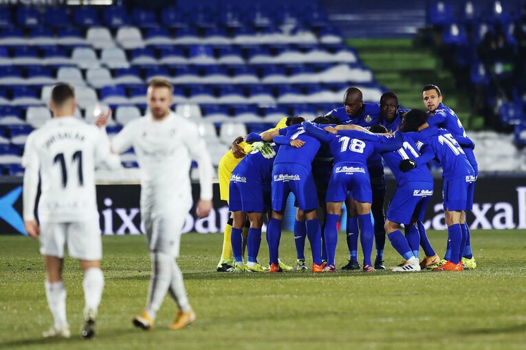 キックオフ前、ヘタフェは円陣を組んで気合を入れた