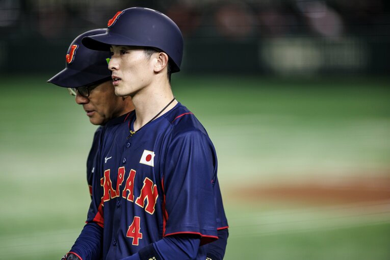 俊足＆内野と外野どこでも守れるユーティリティ性も持ち味の周東 ©Kichi Matsumoto