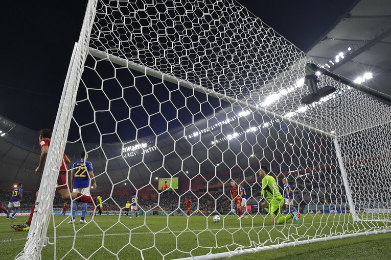 スペイン戦、モラタにゴールを決められる権田。スペイン戦はこの1失点のみにおさえた　©Koki Nagahama／JMPA