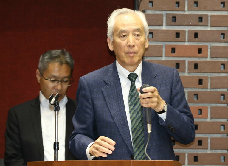 記者会見の司会を務めた米倉氏。「（日大ブランドは）落ちません」と言い切るシーンも話題に　©JIJI PRESS