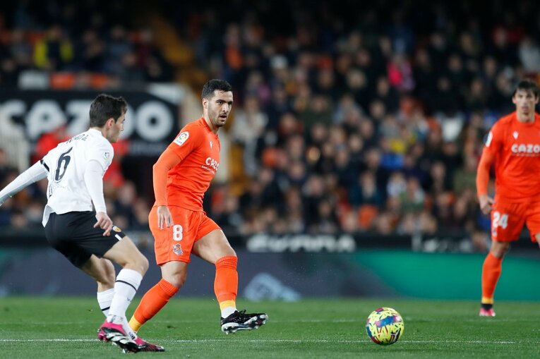 〈久保建英ソシエダ月間MVP〉敵地で憎まれるのは名が知れた証拠だが…「クボへの徹底マーク」と“1枚も撮れなかったシーン”とは(15)