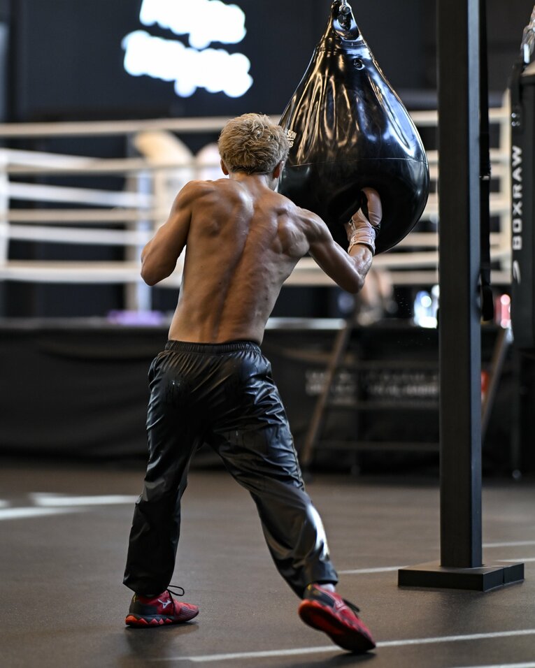 彫刻のような井上尚弥の背筋　©Hiroaki Finito Yamaguchi