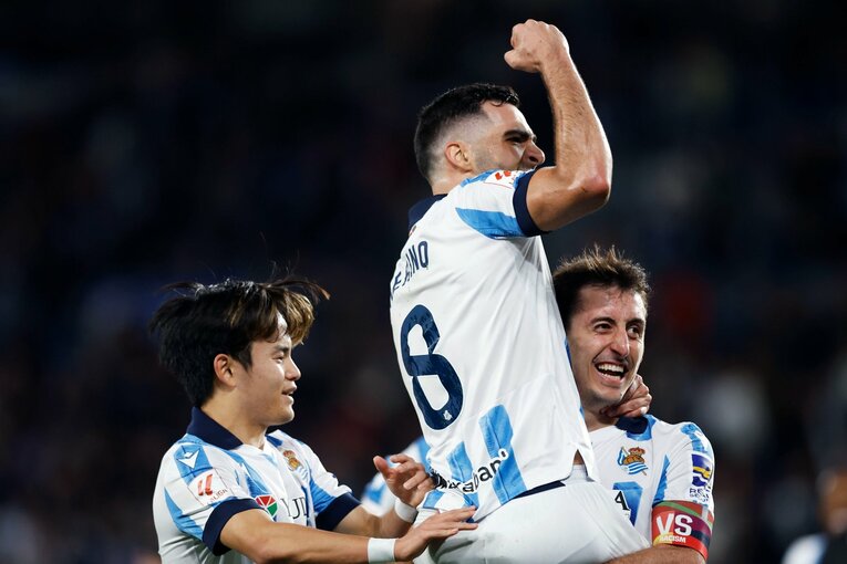 先制点に絡んだ3人が大喜び