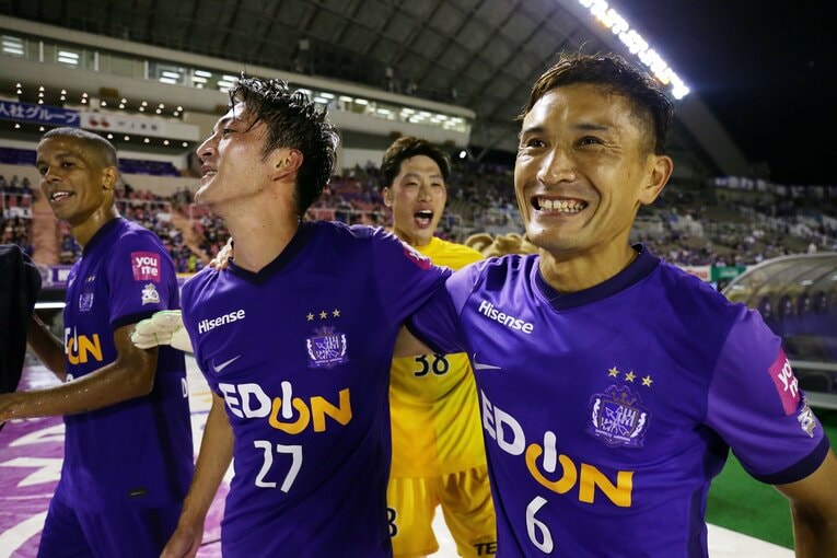 今年6月に日本代表に選出されたボランチの川村拓夢（左）など、後輩たちの成長を嬉しそうに語った（写真は2022年）©︎J.LEAGUE