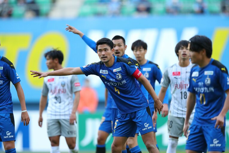 今季も最終ラインを統一した鈴木義宜　©︎J.LEAGUE