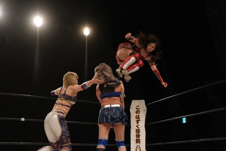 1.9下北沢公園のメイン、青野はミサイルキックでフィニッシュ