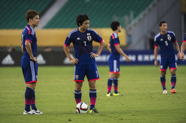 太田宏介、柴崎岳（2015年、東アジア選手権・日本vs韓国）©︎Takuya Sugiyama