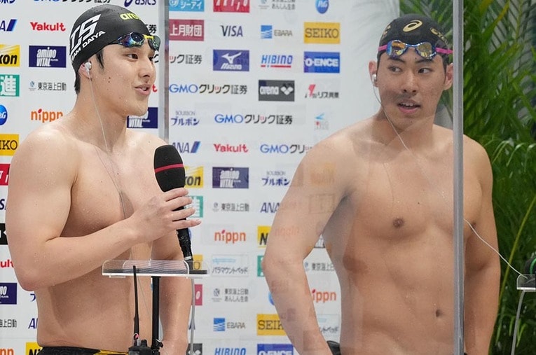 200mバタフライ銀メダリストの本多灯（奥）は尊敬する瀬戸大也から掛けてもらった言葉を明かした（写真は4月の日本選手権） ／ photograph by JIJI PRESS