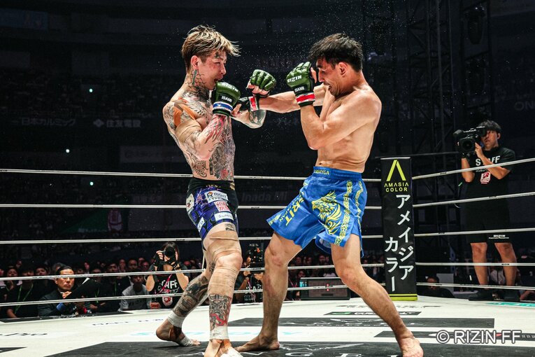 『超RIZIN.5』平本蓮vs.カルシャガ・ダウトベック　©RIZIN FF