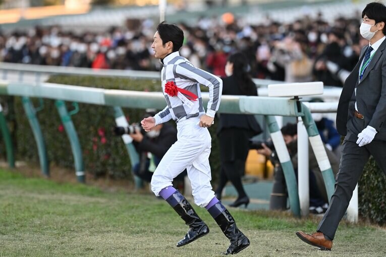 「毎年このレースが近づいてくると…」朝日杯FS“22回目の挑戦”で武豊（52）が悲願達成　“3番人気”だったドウデュースはなぜ勝てたのか？(21)