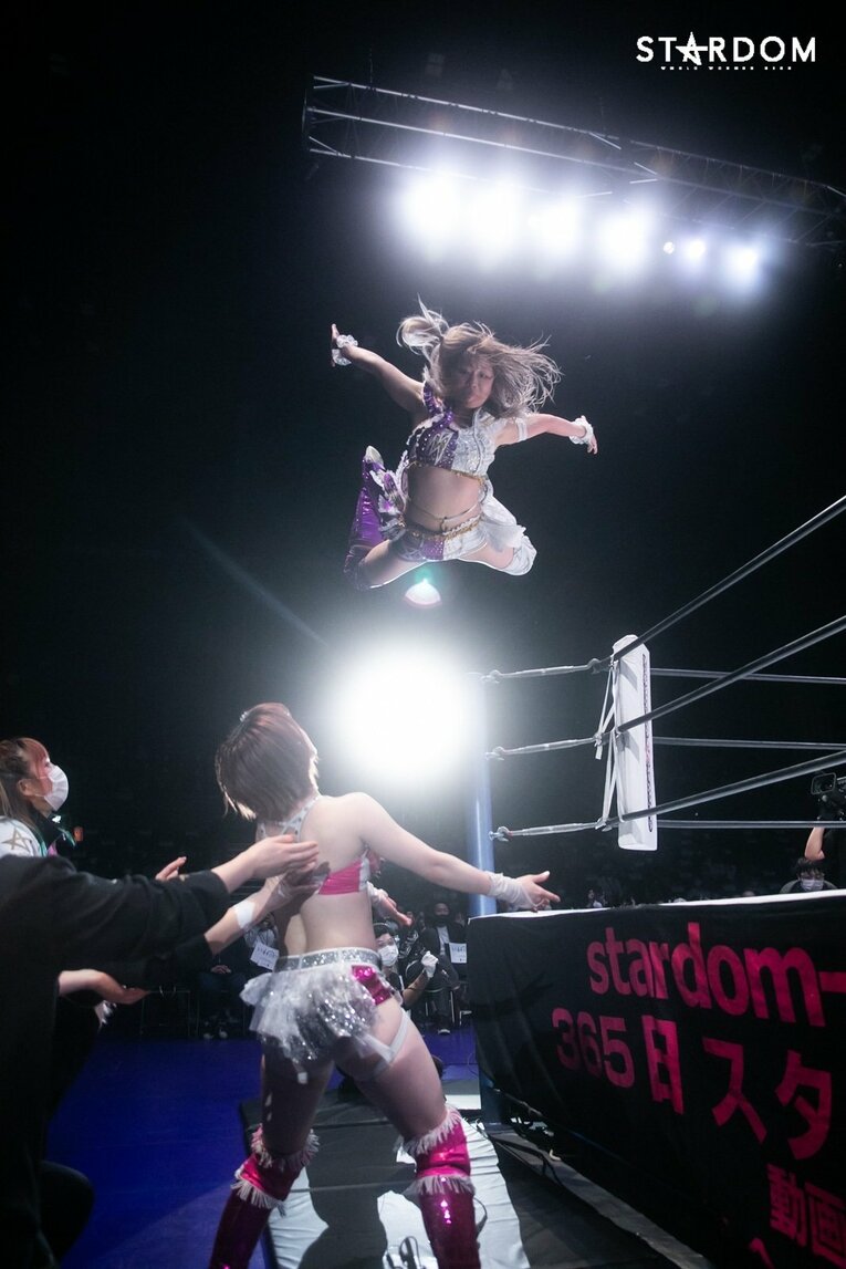 2021年4月、当時中野たむが保持していた「白いベルト」に挑戦したなつぽい　©STARDOM