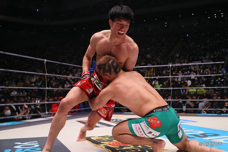 バンタム級ジャパンGP決勝　朝倉海vs扇久保博正　©RIZIN FF