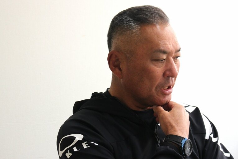 真剣な表情でインタビューに応じる近藤　©Number Web