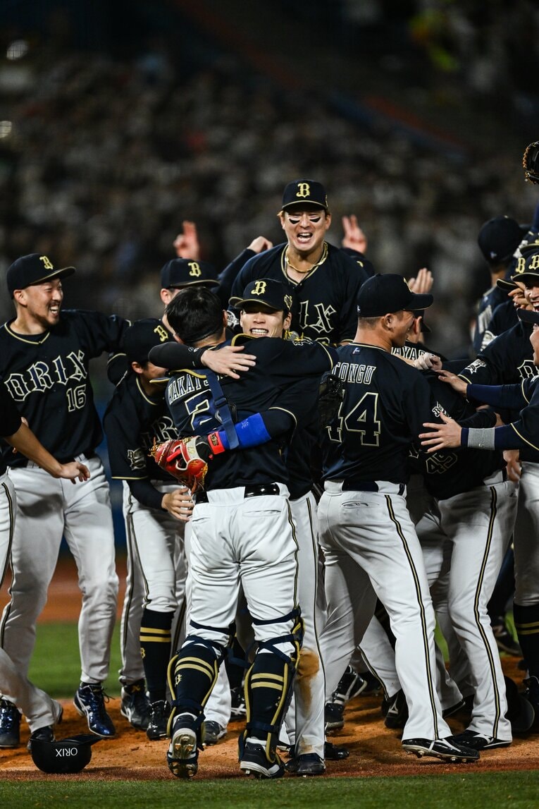 勝負どころで貴重な打点をあげシリーズMVPに輝いたオリックス杉本（中央）©Nanae Suzuki