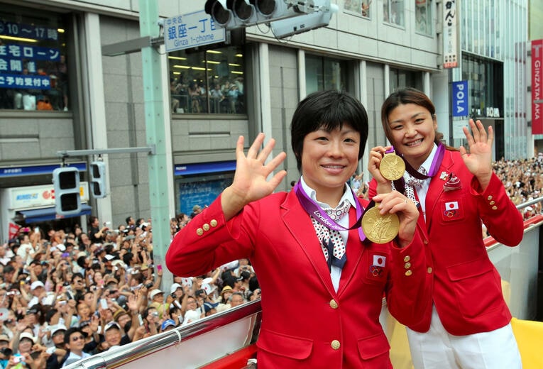ロンドン五輪を終え、伊調馨とともに凱旋　©JIJI PRESS