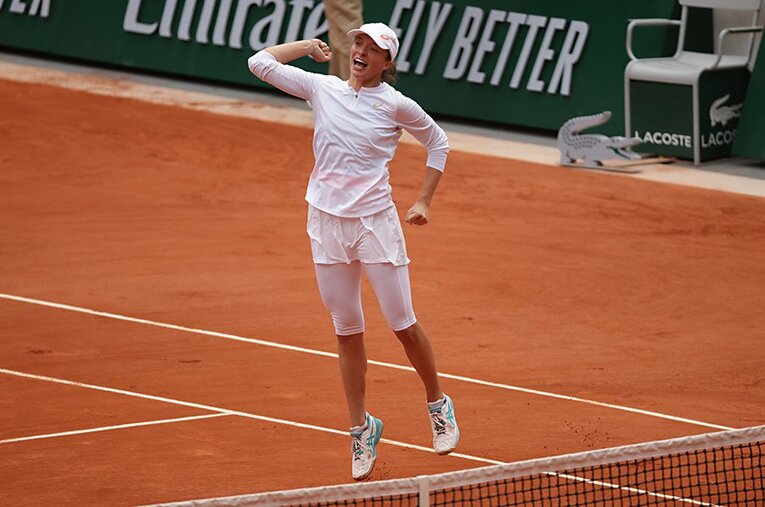 全仏初優勝に、体を目いっぱい使って喜びをあらわにしたシフィオンテク。大坂なおみに続くスター誕生の予感がする ／ photograph by Hiromasa Mano