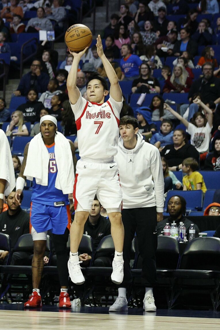 オクラホマシティ・ブルー戦では3Pを成功させ、勝利に導いた　©︎Martin McGrew/NBAE via Getty Images