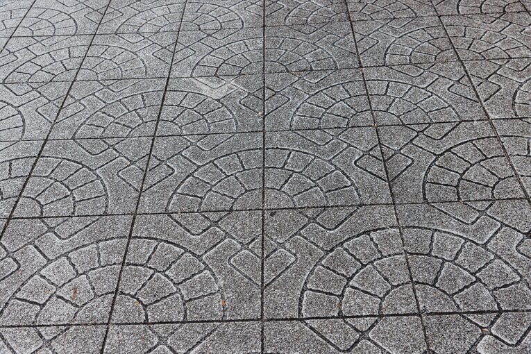 球場跡地の前の歩道にあった野球場を模したダイヤモンド型のブロック