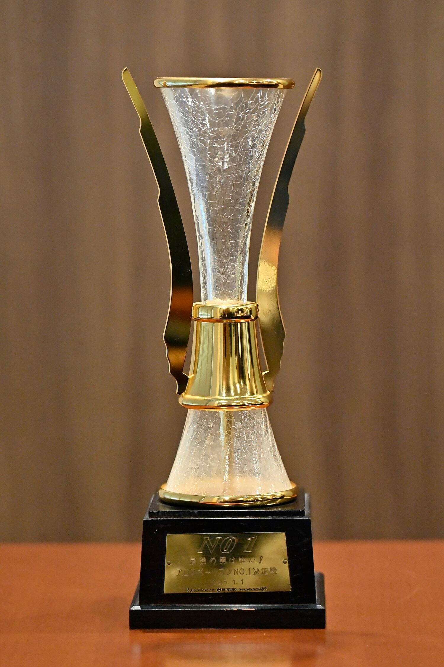 優勝トロフィー　©Takashi Shimizu