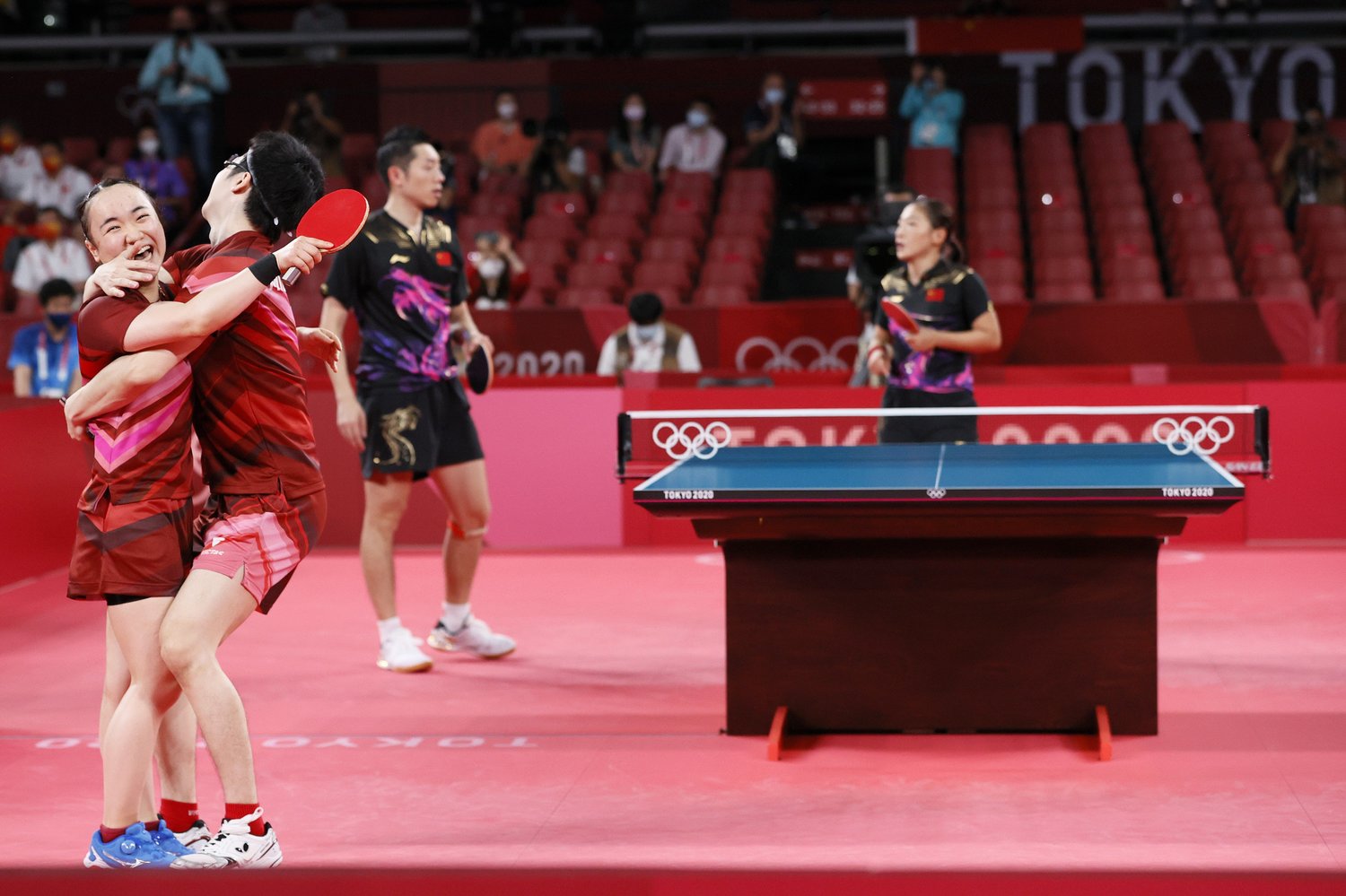 混合ダブルスでは見事優勝。日本卓球界初の金メダル獲得となった©Getty Images
