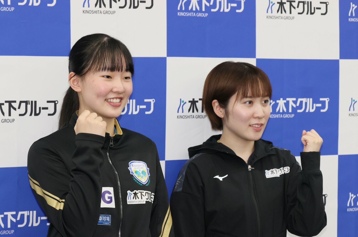 2月5日、記者会見を行った張本と平野 ©JIJI PRESS