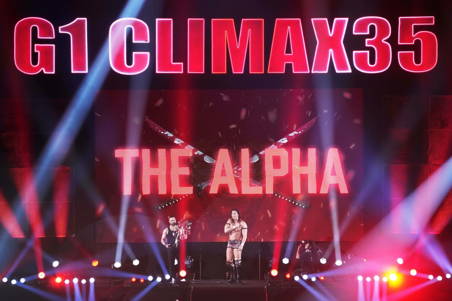 ロッキー・ロメロと優勝を喜ぶ竹下幸之介 ©Masashi Hara