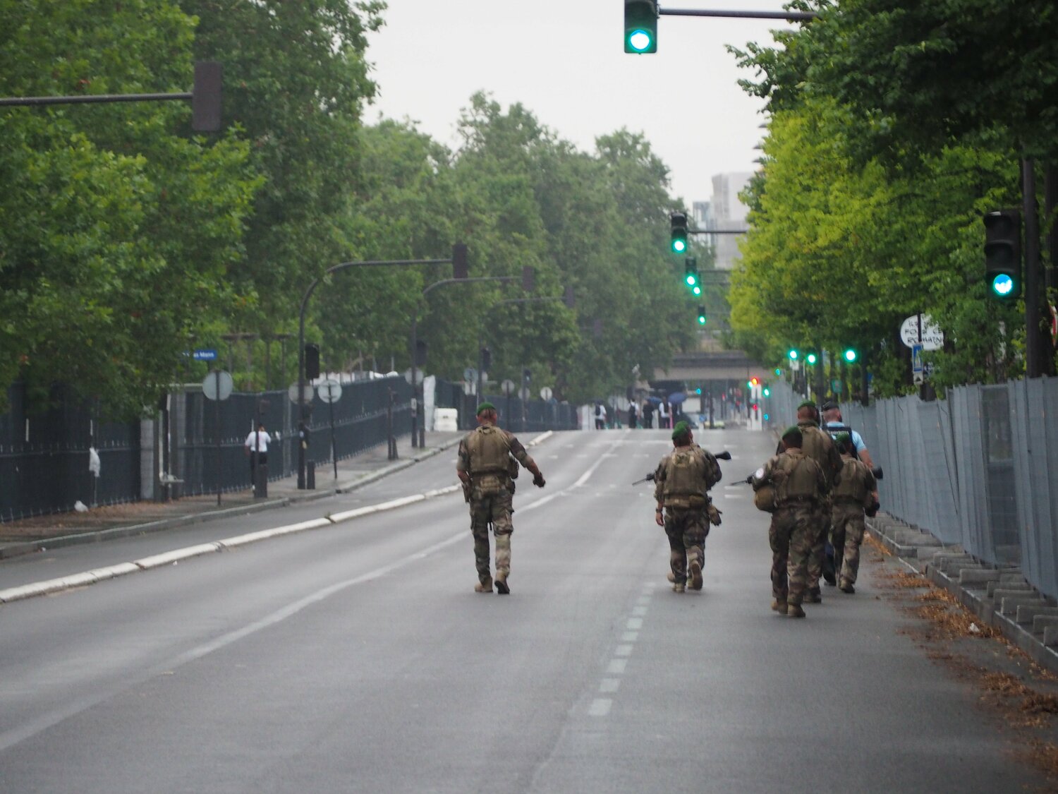 開会式当日、セーヌ川近辺の警備にあたる軍人たち　©Yu Saito