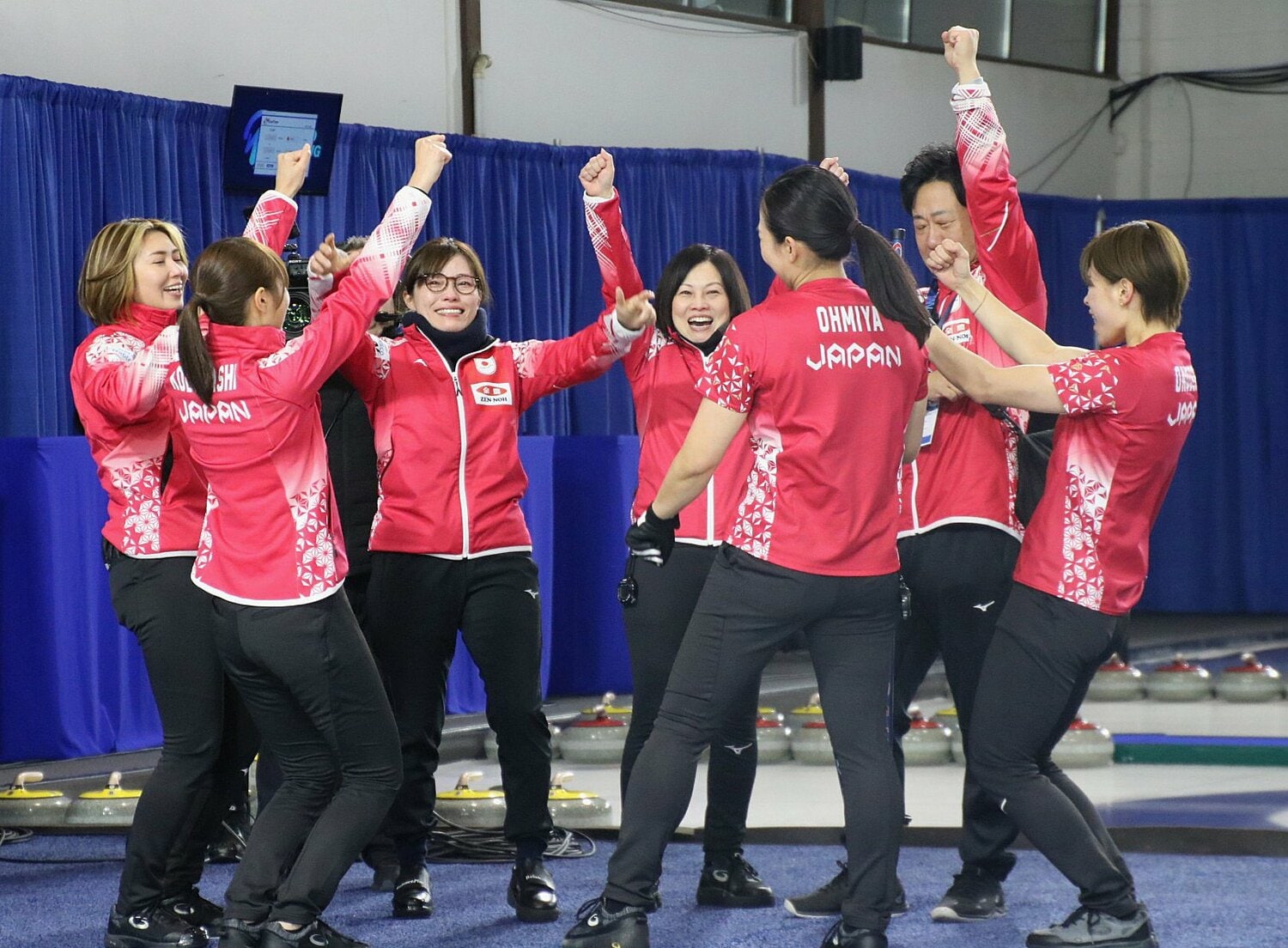 五輪出場を決め喜ぶ日本代表・フォルティウスの選手たち ©JIJI PRESS