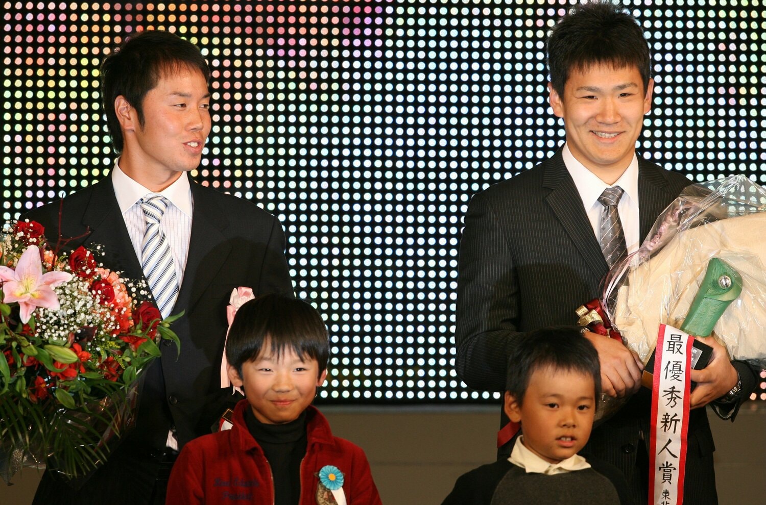 2007年の新人王に輝いた上園（左）。パ・リーグの新人王は田中将大だった　©︎JIJI PRESS