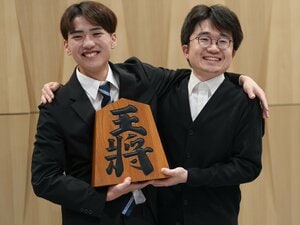 「タイトルを3、4つ…本気です」17歳高校生と、二段で4年足踏み→“藤井聡太も経験”三段リーグ1期抜けの22歳苦労人…プロ棋士になった2人の素顔