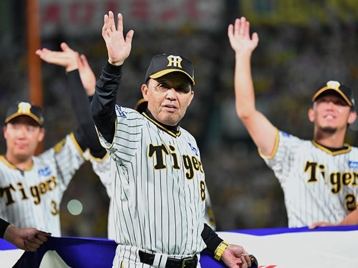「阪神のARE=アレ」と「おーん、そらそうよ」寛大な関西人・岡田彰布監督は「審判への抗議」も公益のため…一流の野球人なワケ<Number Web> photograph by Hideki Sugiyama
