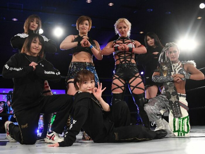 ジュリア率いるドンナ・デル・モンドは「女子プロレス版ロス・インゴ」なのか？ ギラギラ感満載の“世界の女たち”が踏み込む刺激の坩堝＜Number Web＞ photograph by Masashi Hara