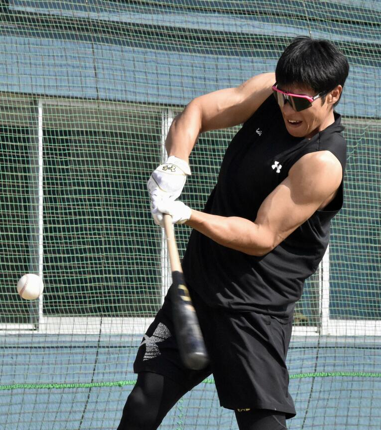 「まるでサラブレッド」打撃練習する柳田悠岐（今年1月撮影）　©KYODO