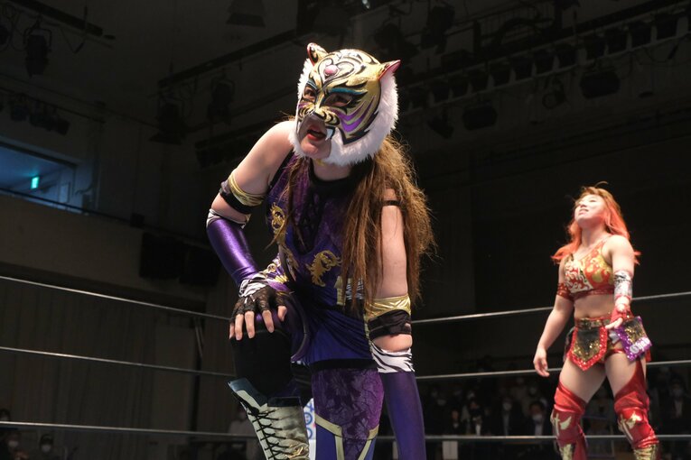 試合後“初肉声”は「悔しい」 タイガー・クイーンが6連勝も“必殺技なし”の大苦戦…好敵手たちとの“再戦”が今後のカギに？(21)